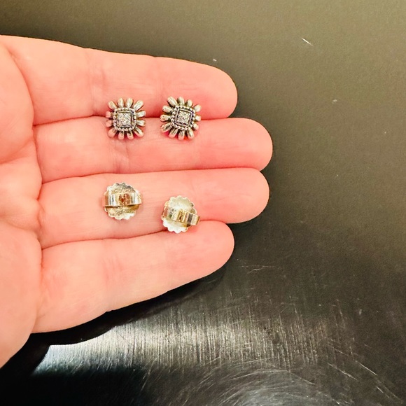 Authentic Luxury Minimalist LAGOS Sterling Silver and diamond Earrings - Picture 16 of 17